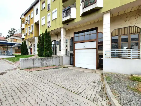 Eladó garázs, Vác 16 m² 24.5 M Ft